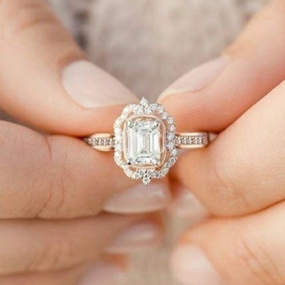 Rose gold Radiant halo Engagement ring - Picture 2 of 8